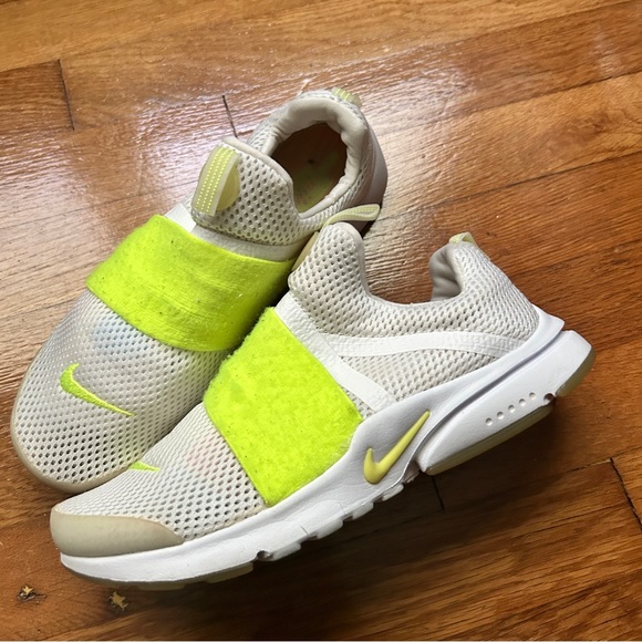 Womens White Nike Presto Shoes - Picture 3 of 8